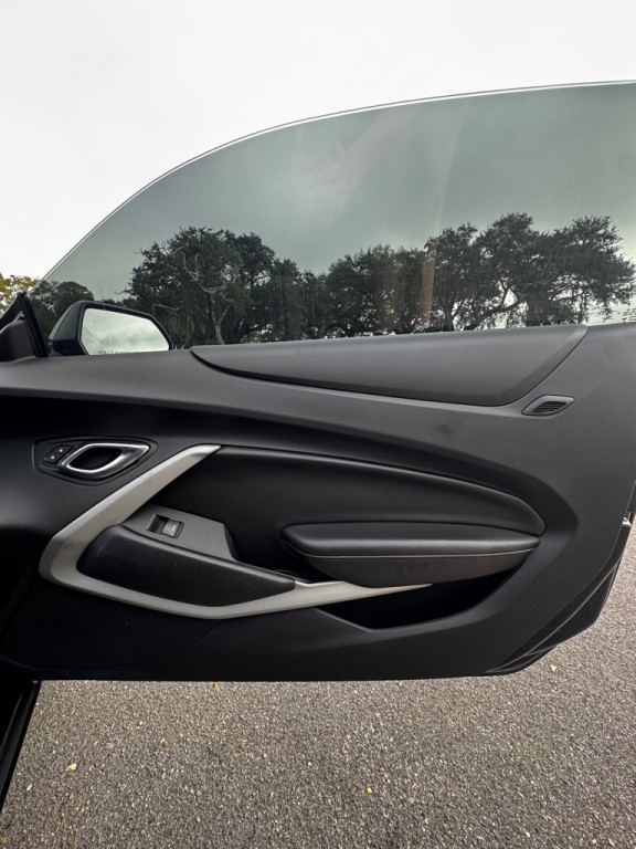 2017 Chevrolet Camaro Image 12