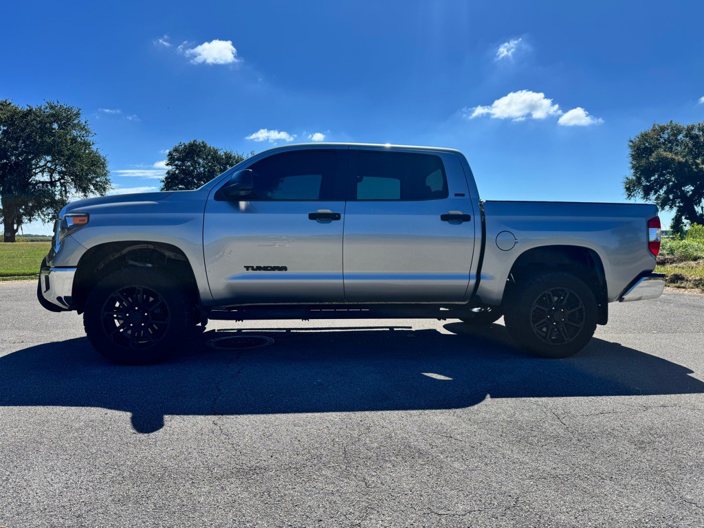 2018 Toyota Tundra Image 2