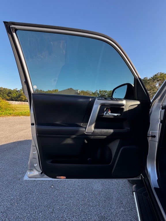 2018 Toyota 4Runner Image 9