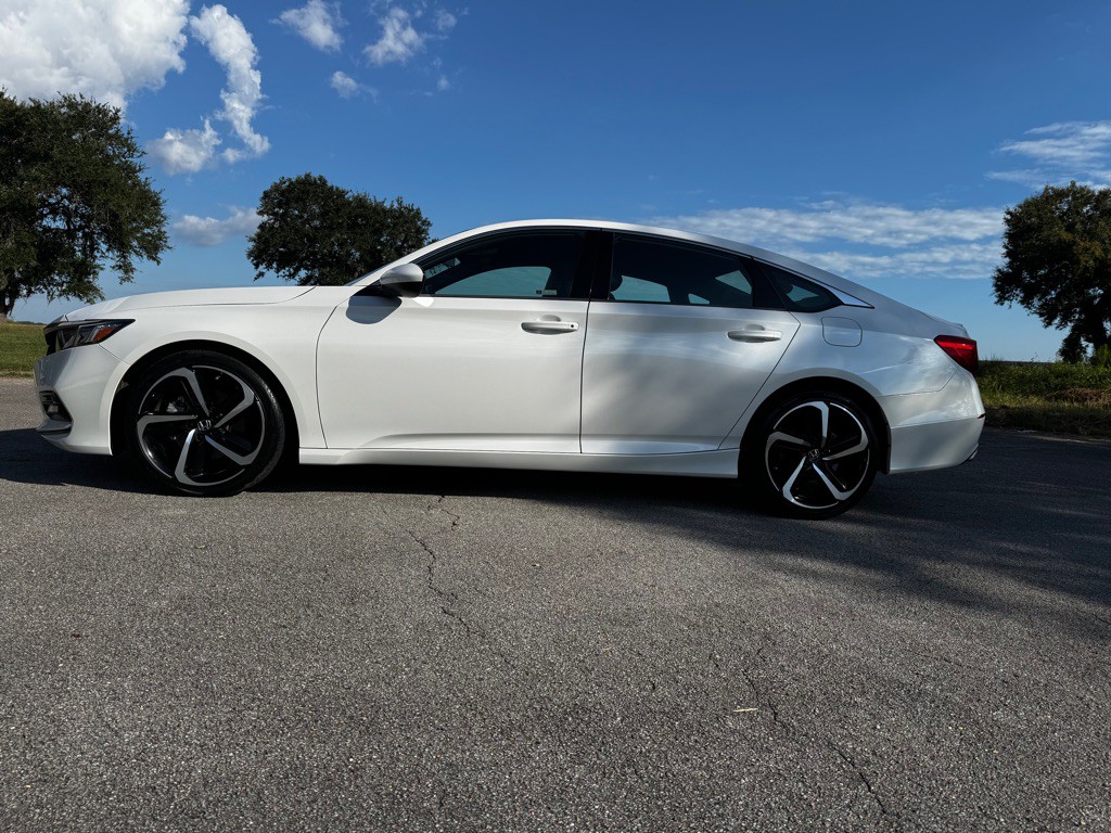 2018 Honda Accord Image 2