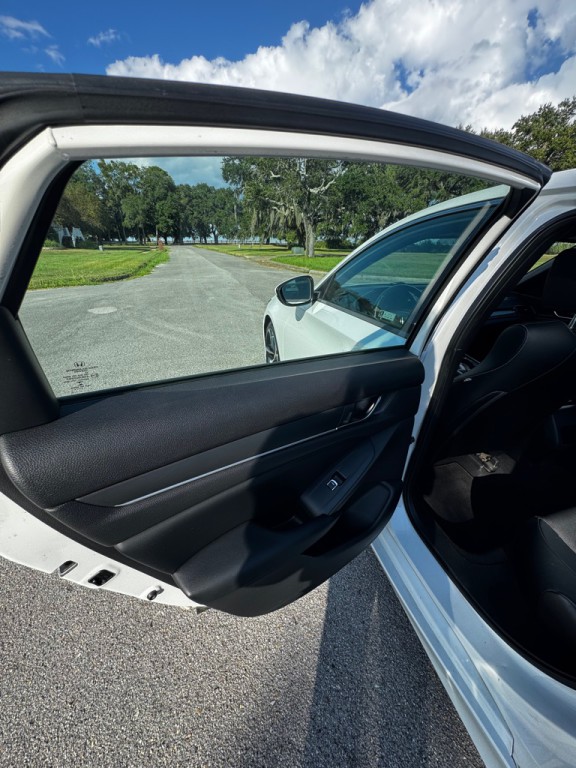 2018 Honda Accord Image 11
