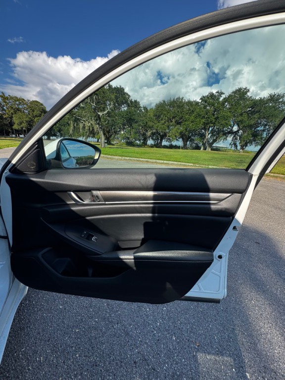 2018 Honda Accord Image 13