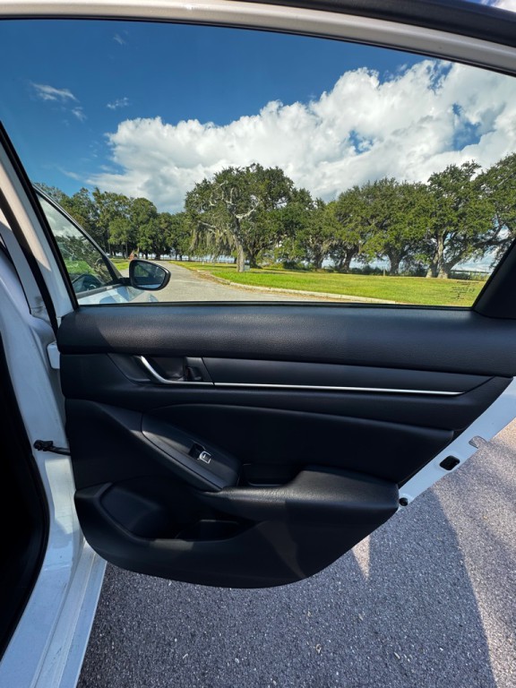 2018 Honda Accord Image 15