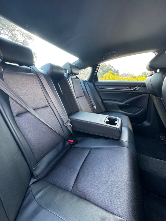 2018 Honda Accord Image 16
