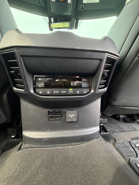 2025 Toyota Sequoia Image 23