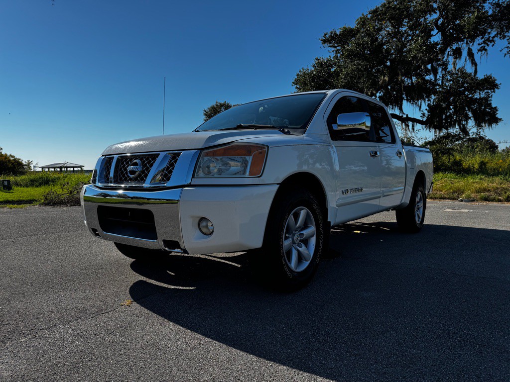 2011 Nissan Titan Image 1