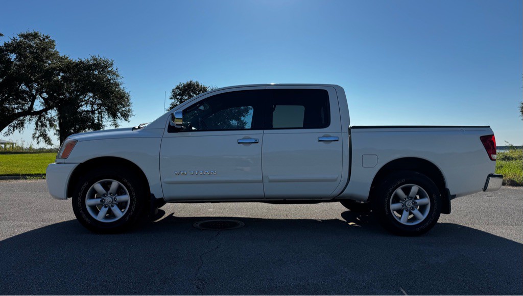 2011 Nissan Titan Image 2
