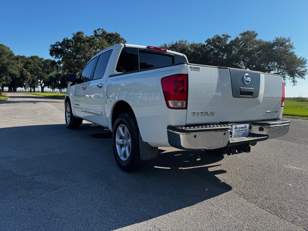 2011 Nissan Titan Image 3