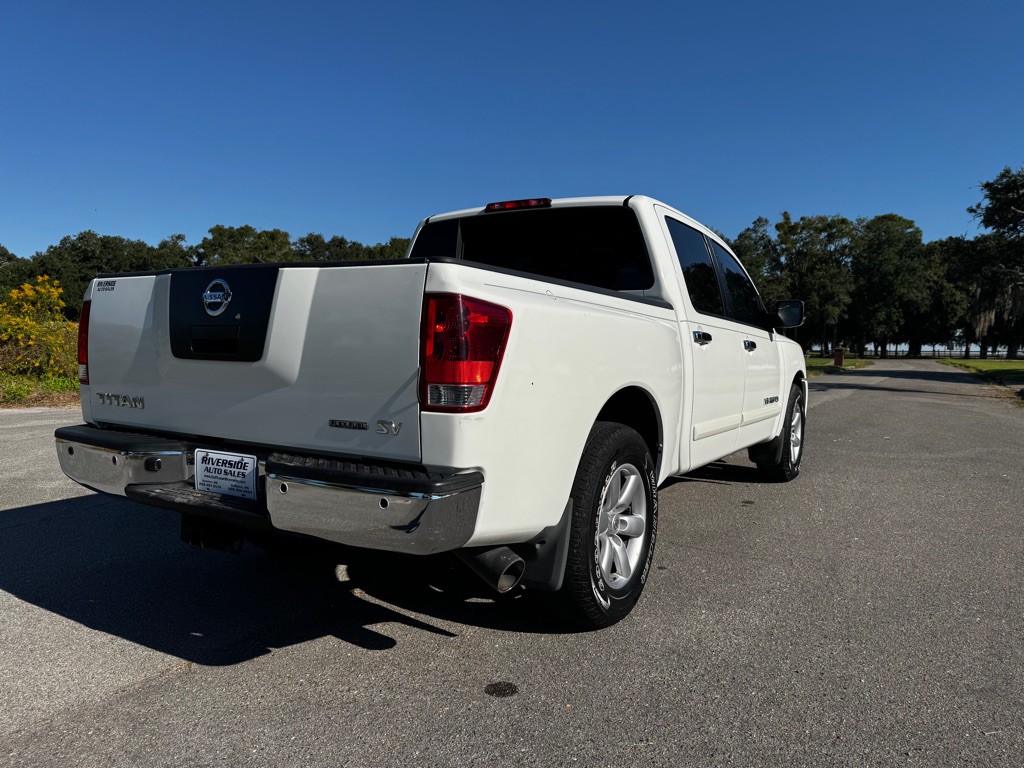2011 Nissan Titan Image 5