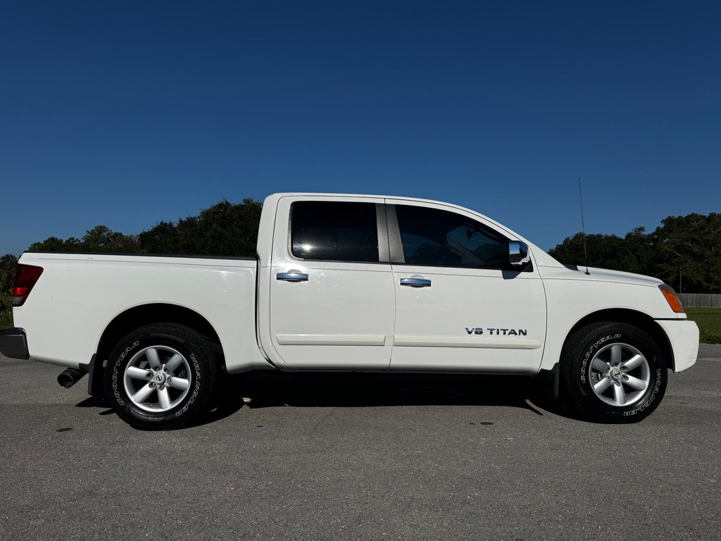2011 Nissan Titan Image 6