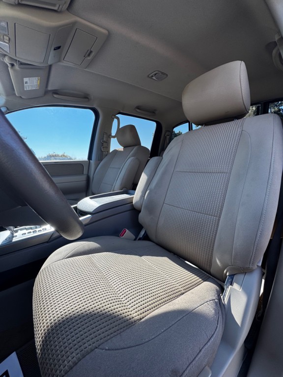 2011 Nissan Titan Image 10