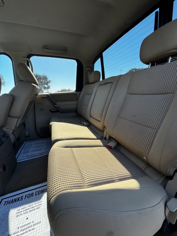 2011 Nissan Titan Image 12