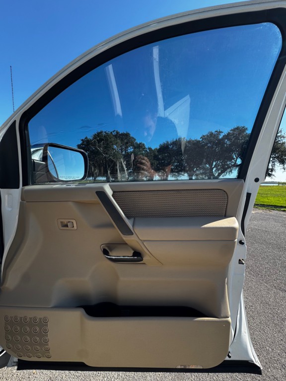 2011 Nissan Titan Image 13