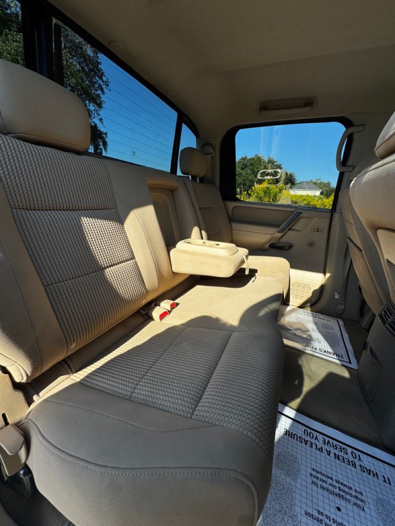 2011 Nissan Titan Image 16