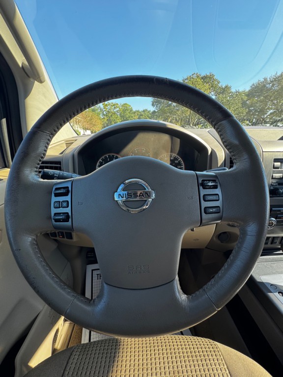 2011 Nissan Titan Image 21