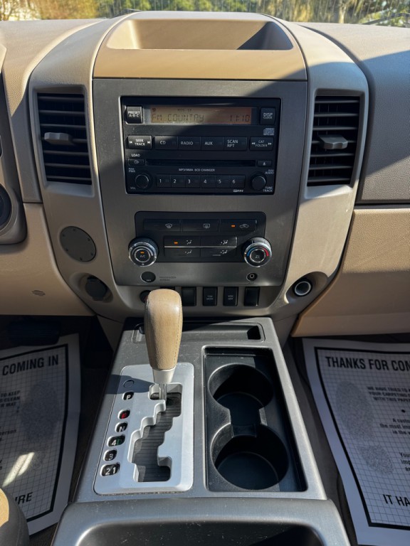 2011 Nissan Titan Image 23