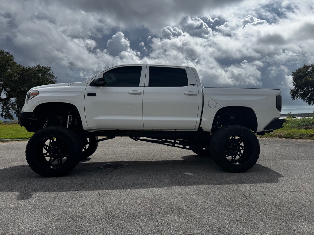 2017 Toyota Tundra Image 2