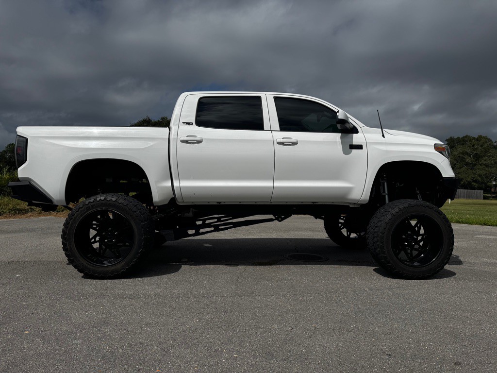 2017 Toyota Tundra Image 6