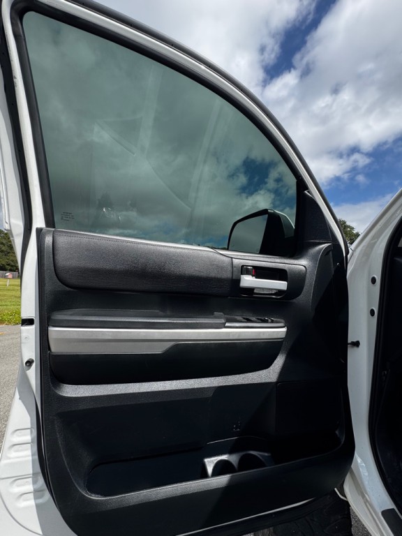 2017 Toyota Tundra Image 9