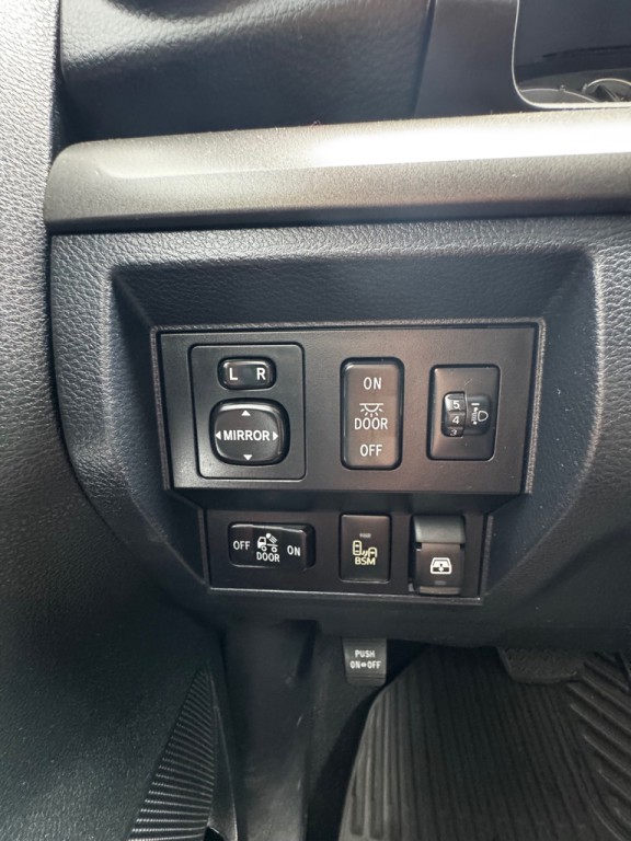 2017 Toyota Tundra Image 21