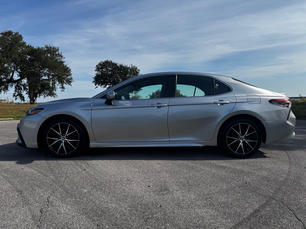 2022 Toyota Camry Image 2