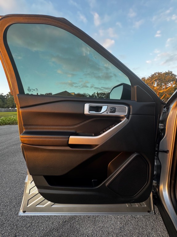 2021 Ford Explorer Image 9