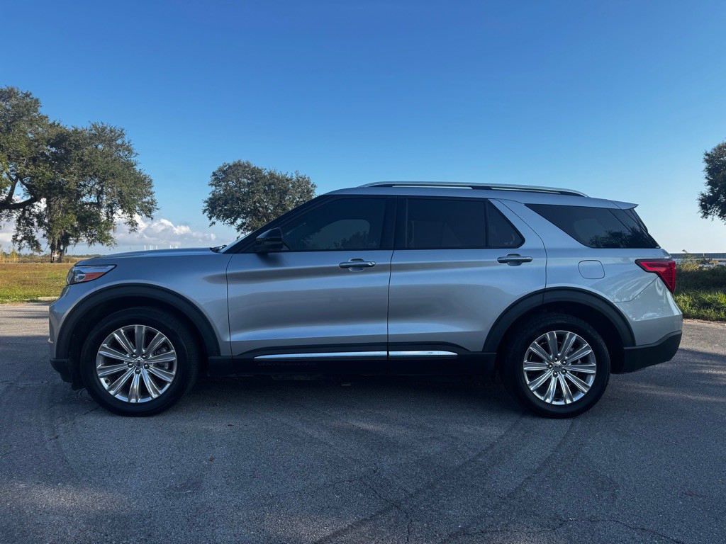 2021 Ford Explorer Image 2