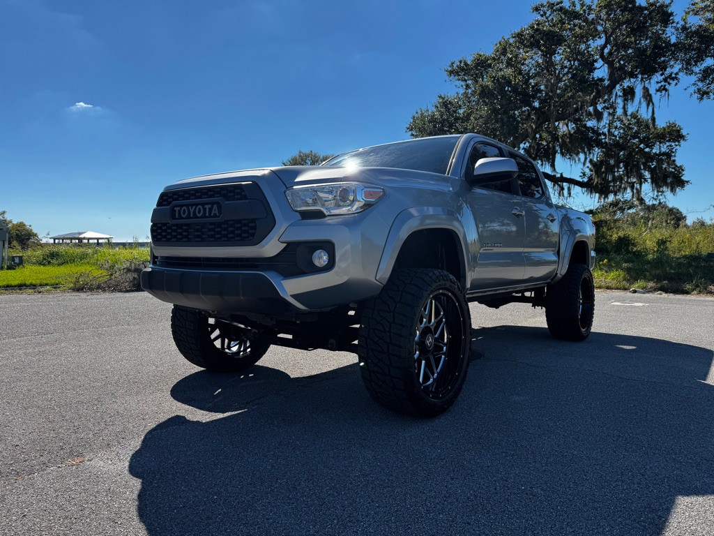 2019 Toyota Tacoma Image 1