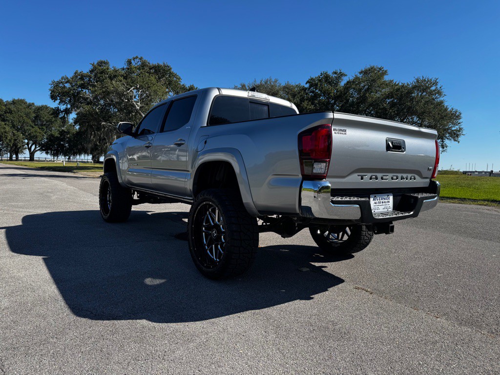 2019 Toyota Tacoma Image 3
