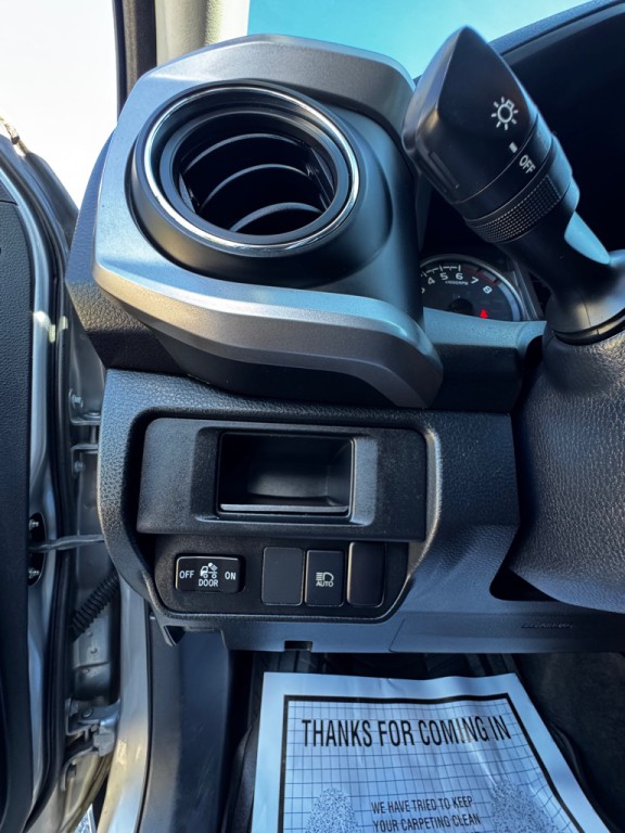 2019 Toyota Tacoma Image 10