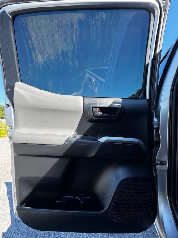 2019 Toyota Tacoma Image 12