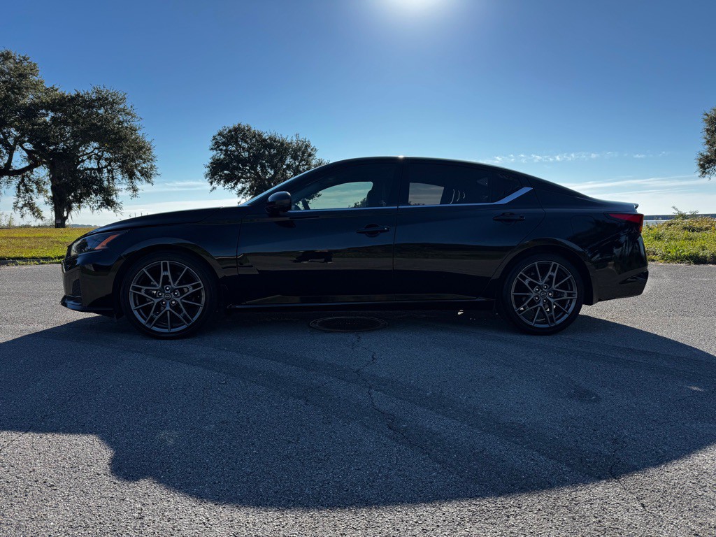 2023 Nissan Altima Image 2