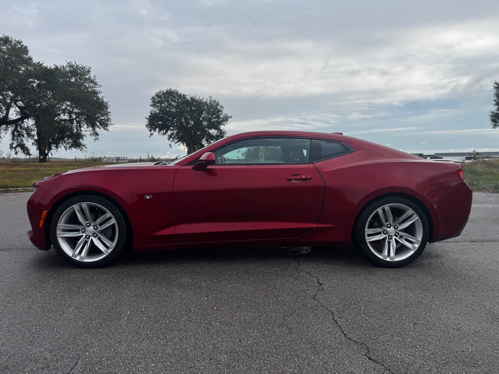 2017 Chevrolet Camaro Image 2