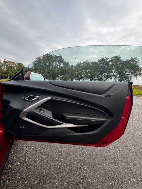 2017 Chevrolet Camaro Image 12