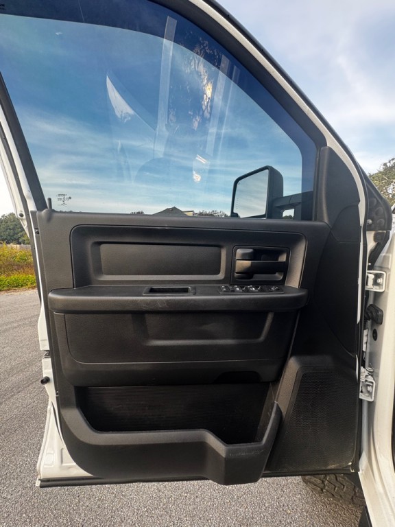 2017 RAM 2500 Image 9