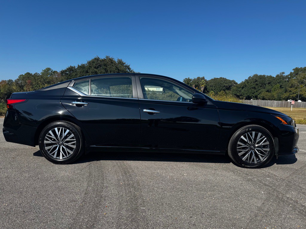 2025 Nissan Altima Image 6