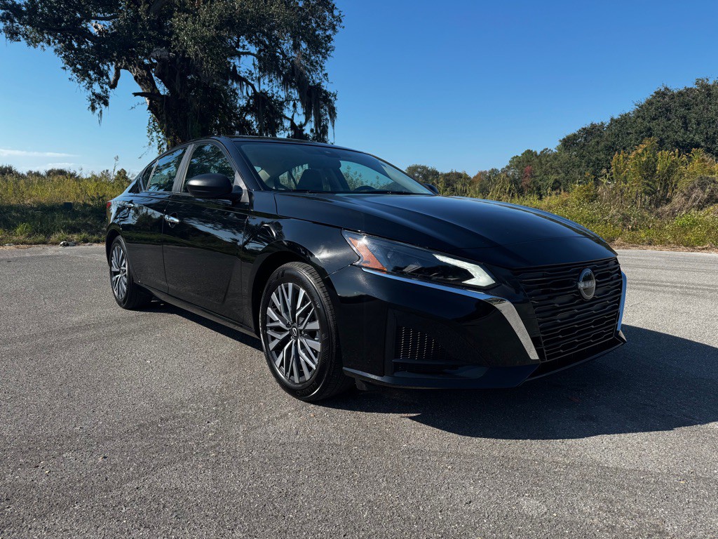 2025 Nissan Altima Image 7