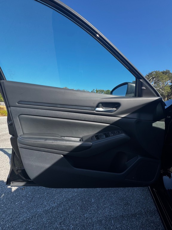 2025 Nissan Altima Image 9