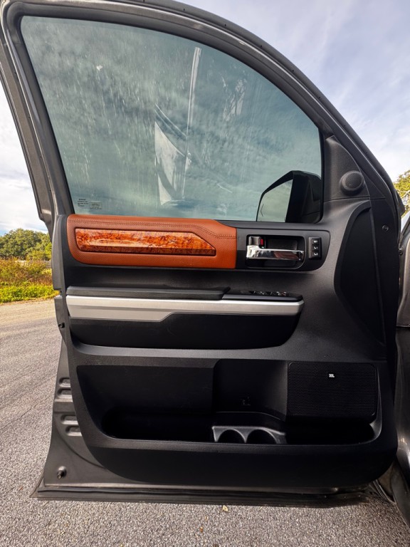 2016 Toyota Tundra Image 9