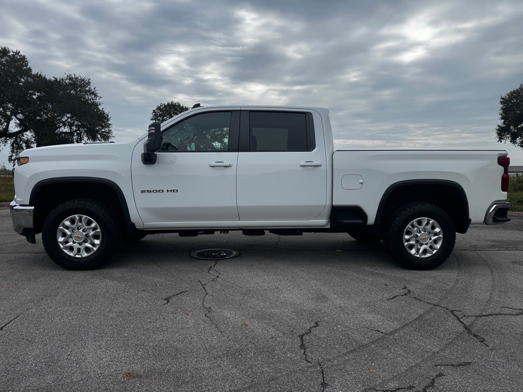 2021 Chevrolet Silverado 1500 Image 2