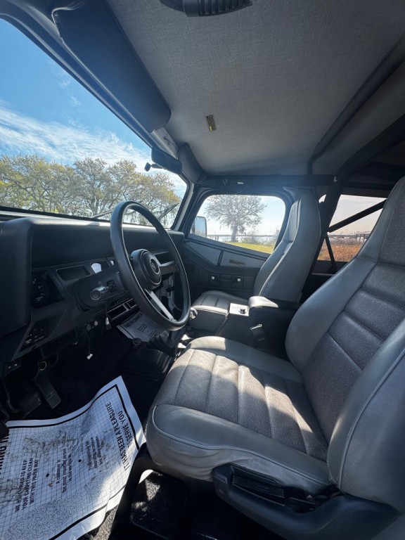 1992 Jeep Wrangler Image 10