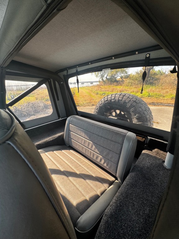 1992 Jeep Wrangler Image 11