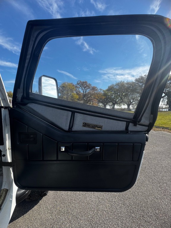 1992 Jeep Wrangler Image 12