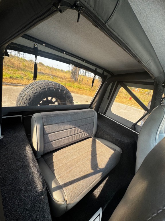 1992 Jeep Wrangler Image 14