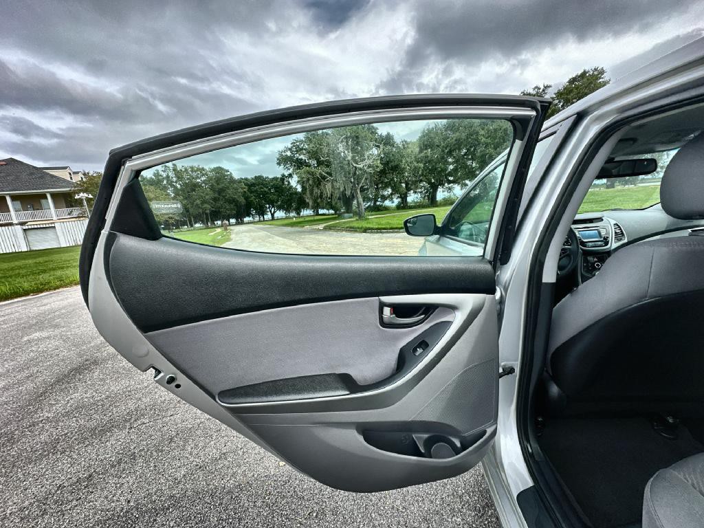 2016 Hyundai Elantra Image 14