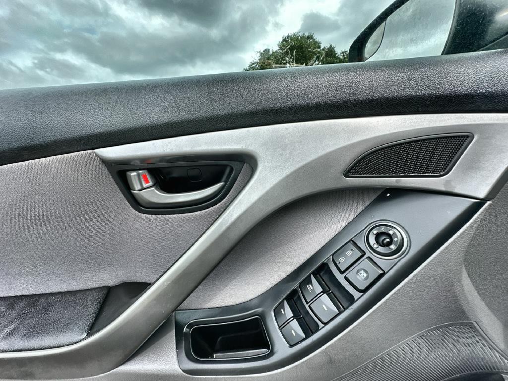 2016 Hyundai Elantra Image 21