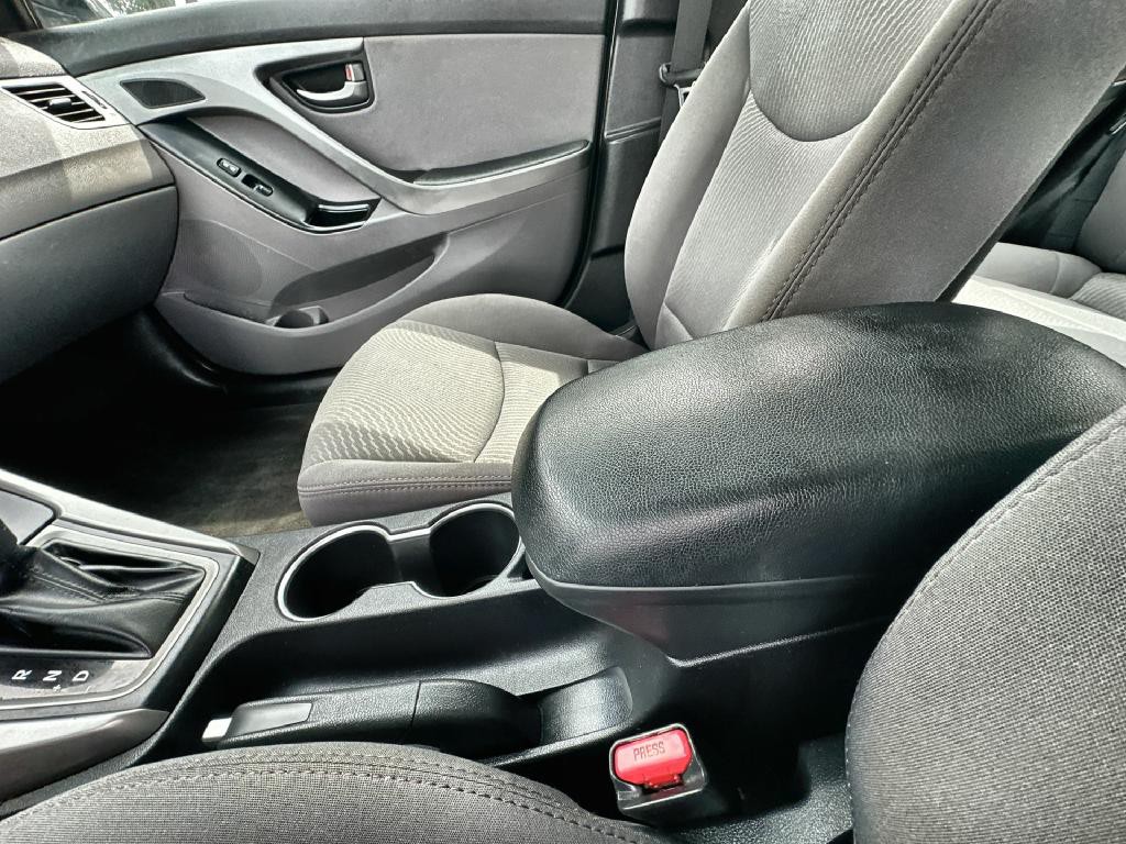 2016 Hyundai Elantra Image 30