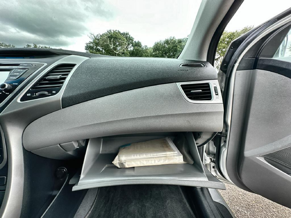 2016 Hyundai Elantra Image 31