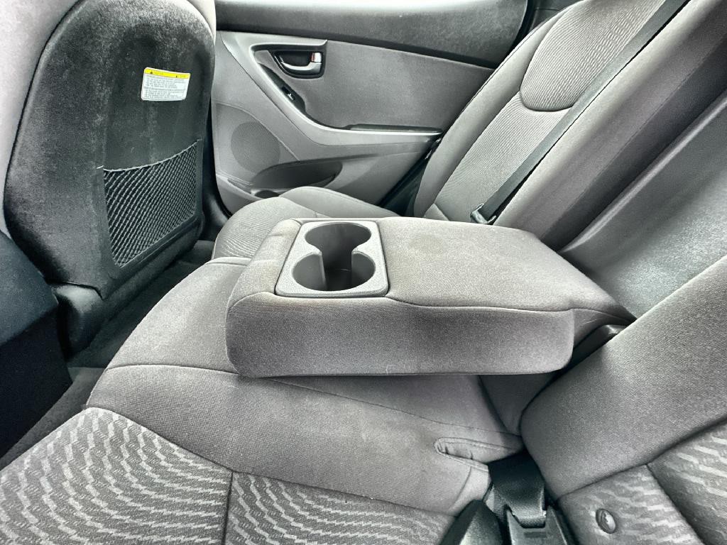 2016 Hyundai Elantra Image 32