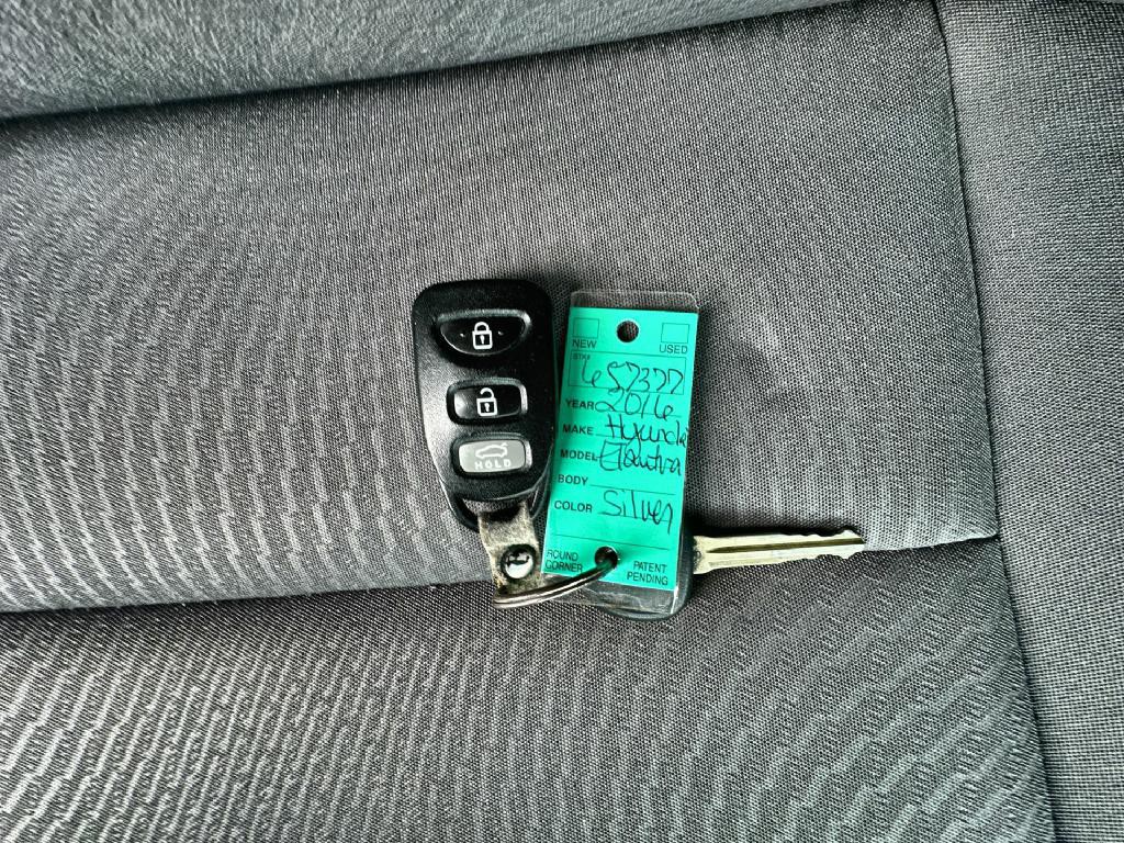 2016 Hyundai Elantra Image 34